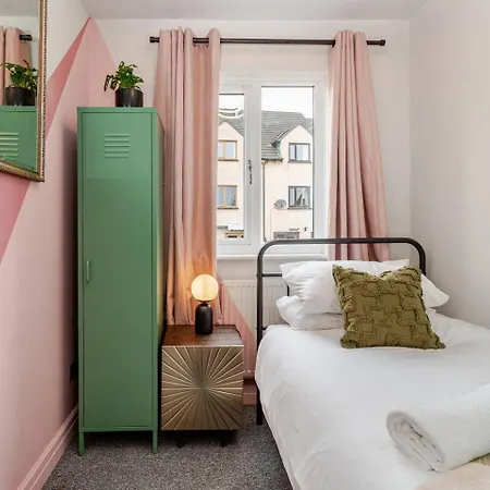 Kendal Explorers 3br House With Free Parking And Ev Holiday home *