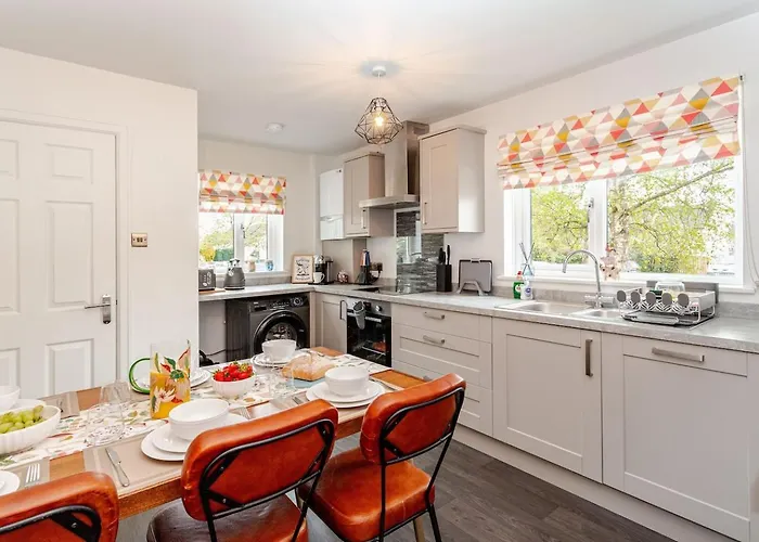 Kendal Explorers 3br House With Free Parking And Ev בית נופש