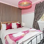 Kendal Explorers 3br House With Free Parking And Ev Feriehus